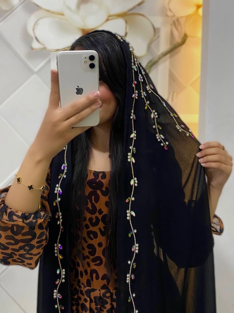 شال مجلسی مدل ستاره باران ، تزئین شده با نگین متری و مارکیز اصل